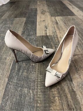 Coach White Printed Lizard Leather Sliver Bow Pointed Toe High Heels Size 6B